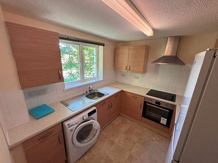 2 Bedroom Flat To Rent In London, RG14