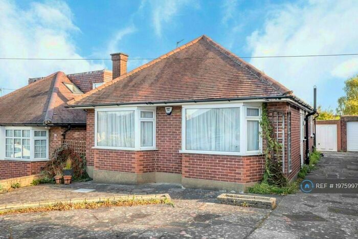 3 Bedroom Bungalow To Rent In Elmfield Road, Potters Bar, EN6