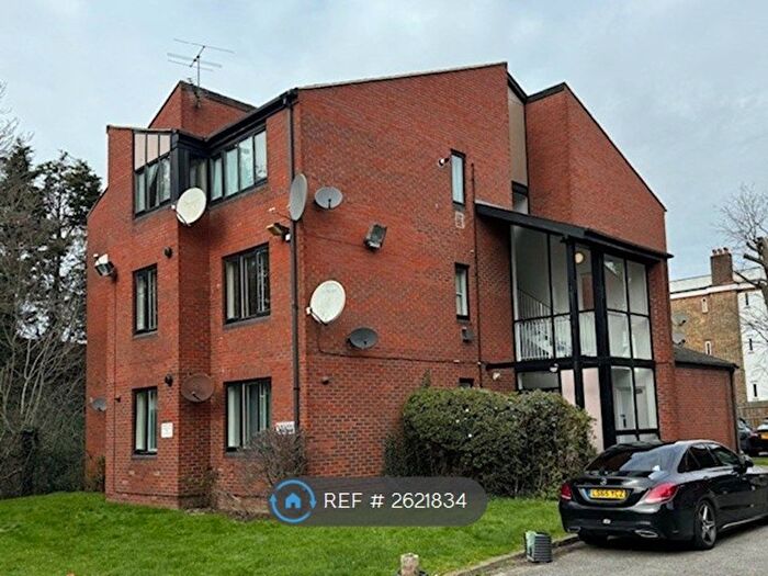 1 Bedroom Flat To Rent In Canberra Close, Hendon, NW4