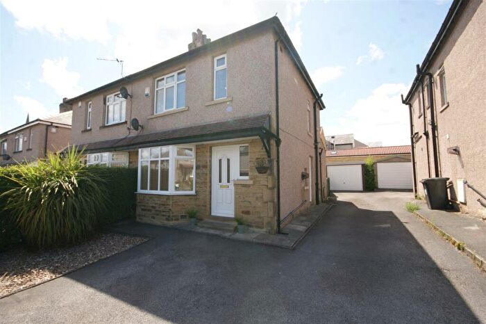 3 Bedroom Semi-Detached House To Rent In Mountfields, Lightcliffe, HX3
