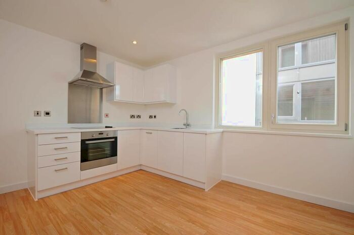 1 Bedroom Flat To Rent In Garden Road, Richmond, TW9
