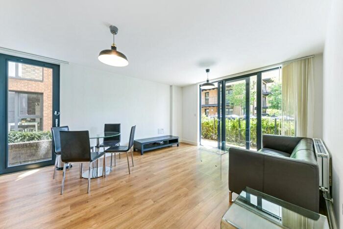 1 Bedroom Flat To Rent In Fairmont House, Maple Quay, Albatross Way, Canada Water, London, SE16
