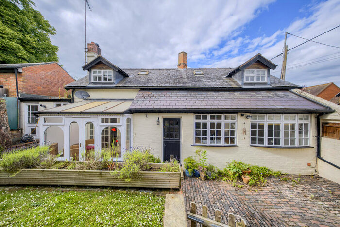 3 Bedroom Detached House For Sale In Wolverton, Stratford-upon-Avon, CV37