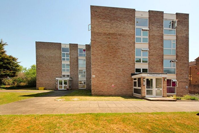 2 Bedroom Flat For Sale In Embassy Court, Ealing, W5