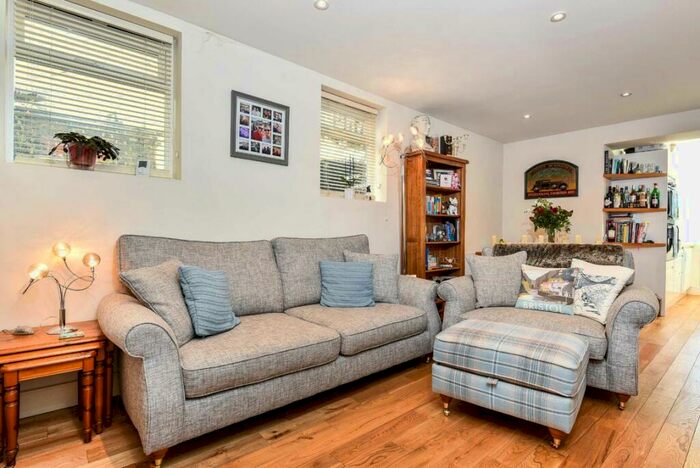 2 Bedroom Maisonette To Rent In Cambray Road, Balham, SW12