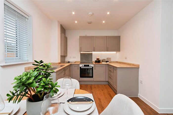 1 Bedroom Flat For Sale In Hareshill, Featherfall Road, Crookham Village, Fleet, GU51