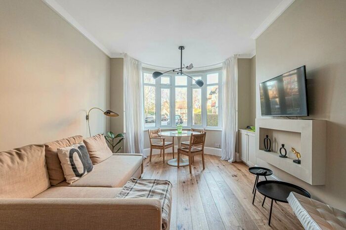 1 Bedroom Flat To Rent In Ambrose Avenue, Golders Green, London, NW11