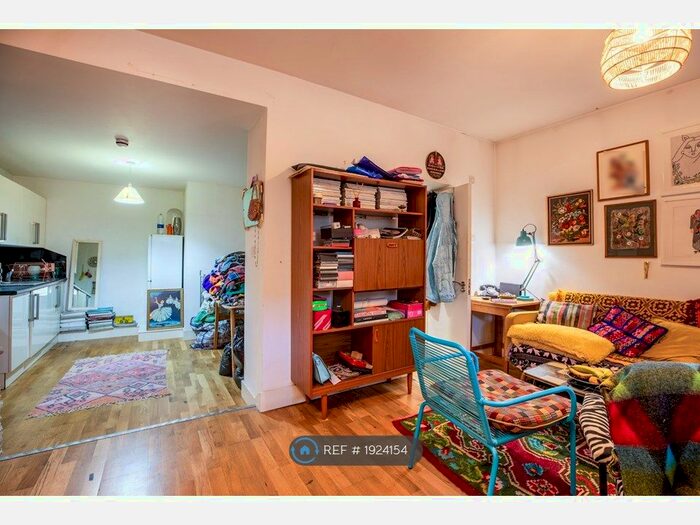 1 Bedroom Flat To Rent In Navarino Road, London, E8