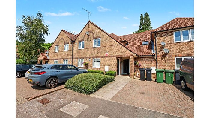 2 Bedroom Flat For Sale In Flaxen Road, Chingford, London, E4