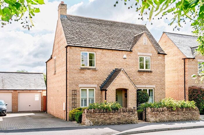 4 Bedroom Detached House For Sale In Kingfisher Road, Bourton-On-The-Water, GL54