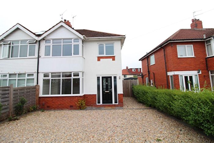 3 Bedroom Semi-Detached House To Rent In Mount Gardens, HG2