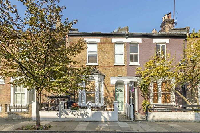 1 Bedroom Flat To Rent In Macfarlane Road, Shepherds Bush, W12