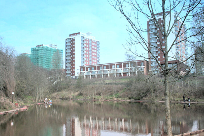 2 Bedroom Flat To Rent In Lakeside Rise, Manchester, M9