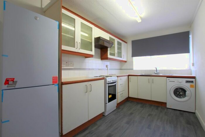 2 Bedroom Flat To Rent In Stourton Avenue, Feltham, TW13