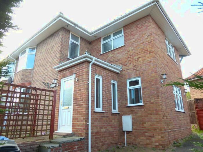 4 Bedroom Semi-Detached House To Rent In Jex Road, Norwich, NR5