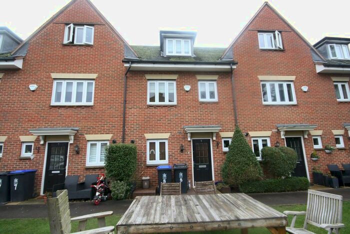 4 Bedroom Town House To Rent In Montague Close, Farnham Royal, SL2