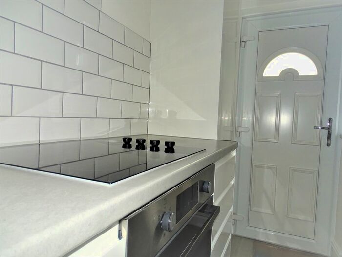 Studio To Rent In Western Road, Southall, UB2