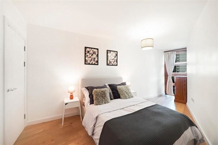 1 Bedroom Flat To Rent In Lombard Road, SW11