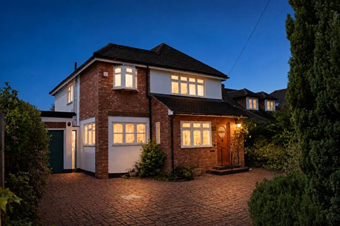 4 Bedroom Detached House For Sale In West Farm Avenue, Ashtead, KT21