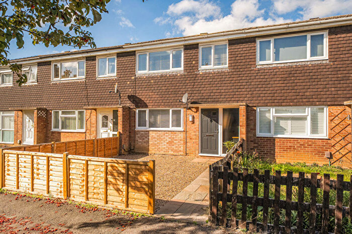 3 Bedroom Terraced House For Sale In Salcombe Close, Bedford, MK40