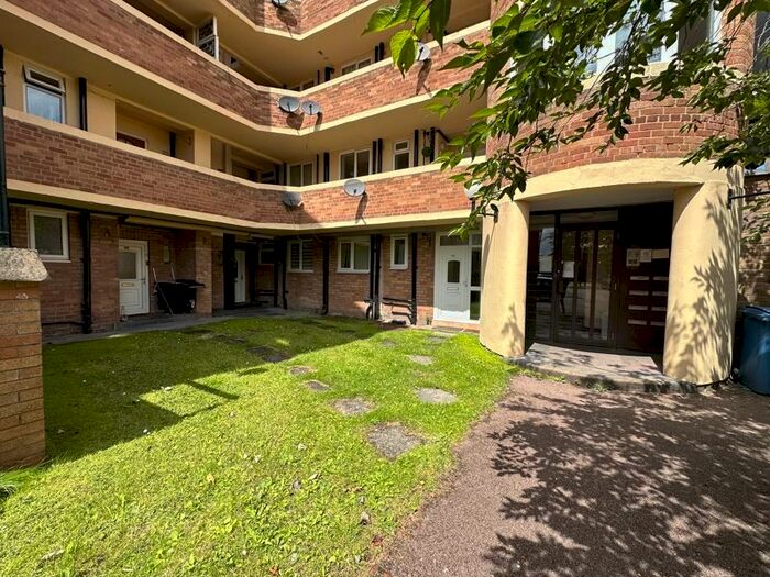 2 Bedroom Flat To Rent In Minster Court, Edge Hill, Liverpool, L7