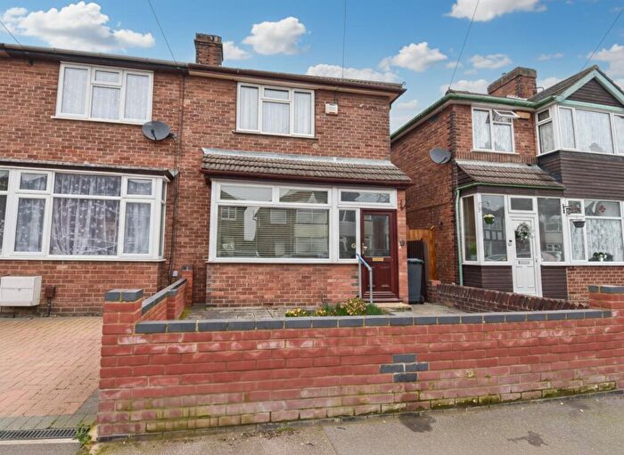 2 Bedroom End Of Terrace House For Sale In Oak Road, Bedford, MK42