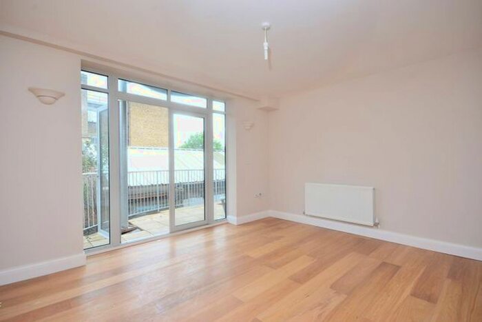 2 Bedroom Flat To Rent In Choumert Road, Peckham, London, SE15