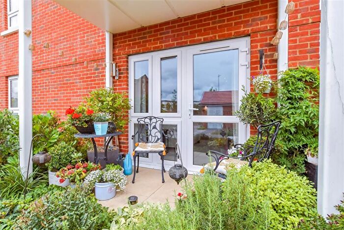 1 Bedroom Flat For Sale In Limestone Road, Chichester, West Sussex, PO20