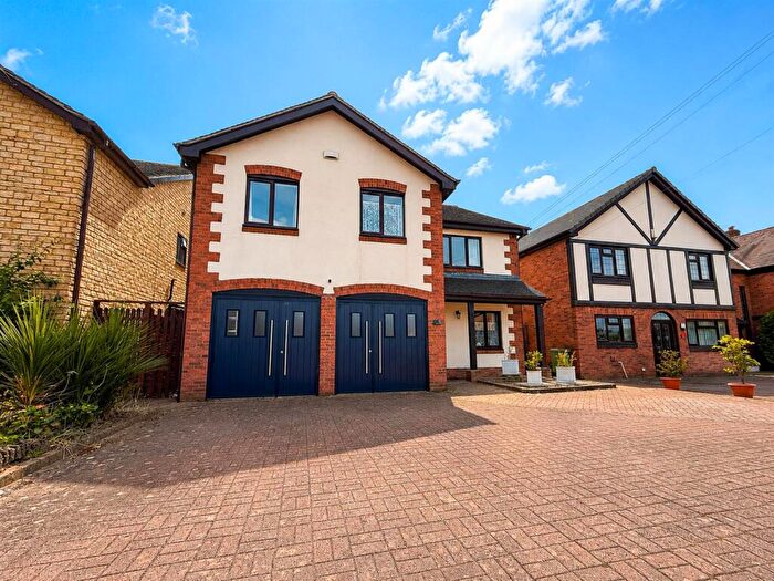 5 Bedroom Detached House To Rent In Prestbury, Cheltenham, GL52
