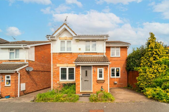 4 Bedroom Detached House To Rent In Highfield, Watford, Hertfordshire, WD19