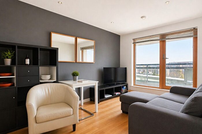 2 Bedroom Flat For Sale In Marsh Lane, Leeds, LS9