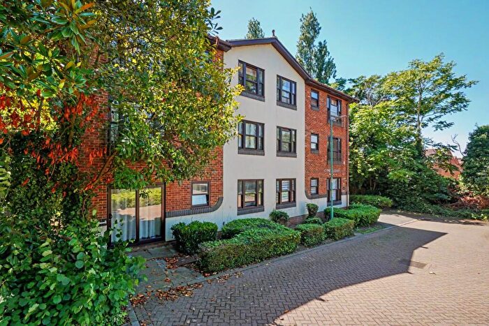 2 Bedroom Flat For Sale In Cypress Court, Grange Road, Gillingham, Kent, ME7