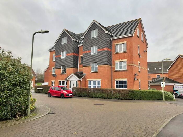2 Bedroom Flat To Rent In Fallow Crescent, Hedge End, SO30