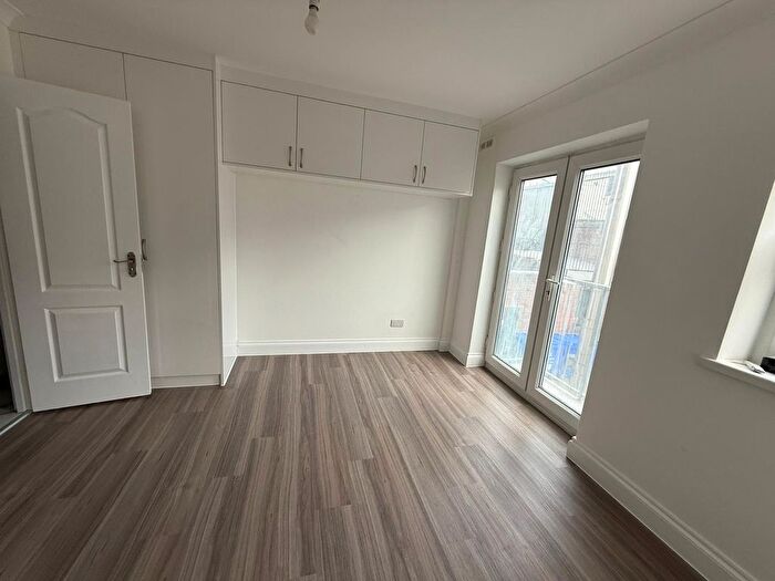 2 Bedroom Flat To Rent In York Road, Ilford, IG1