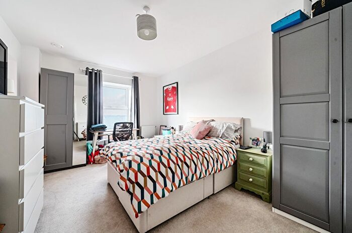 1 Bedroom Flat For Sale In Oregon Court, Toye Avenue, Whetstone, N20