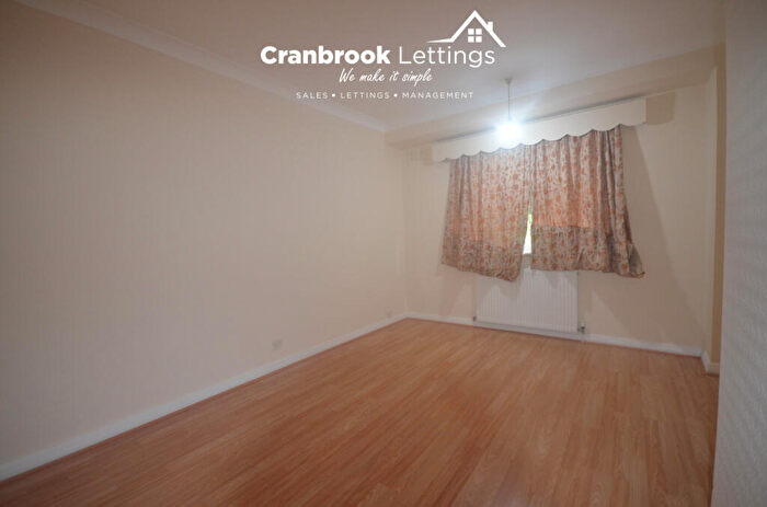 2 Bedroom Maisonette To Rent In Eastern Avenue, IG2