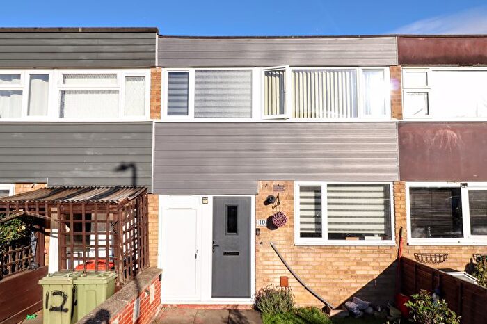3 Bedroom Terraced House For Sale In Kinloch Place, Bletchley, Milton Keynes, MK2