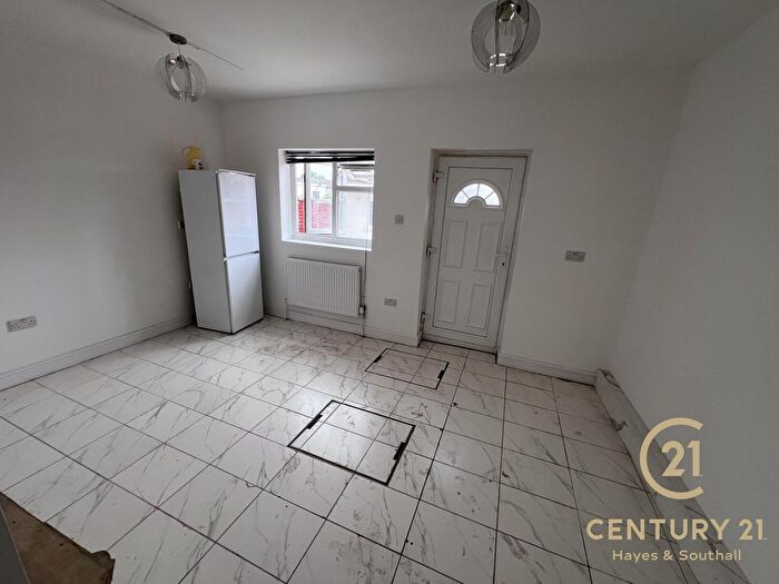 5 Bedroom End Of Terrace House To Rent In Ascot Gardens, UB1
