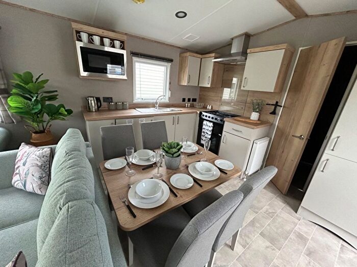 2 Bedroom Mobile/park Home For Sale In Hythe Road, Dymchurch, Romney Marsh, TN29