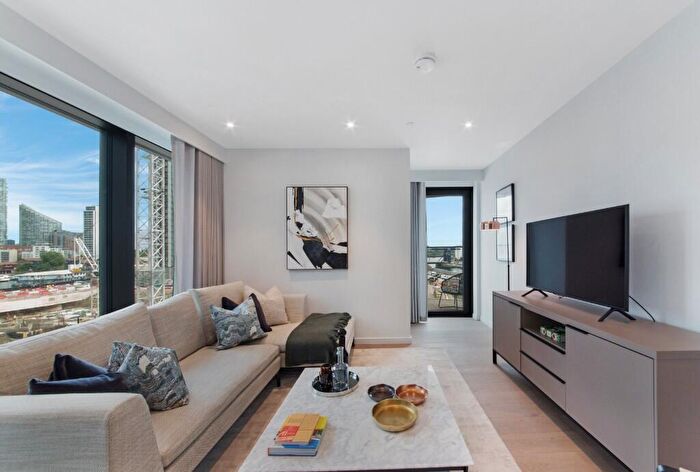 3 Bedroom Apartment To Rent In George Street, London, E14