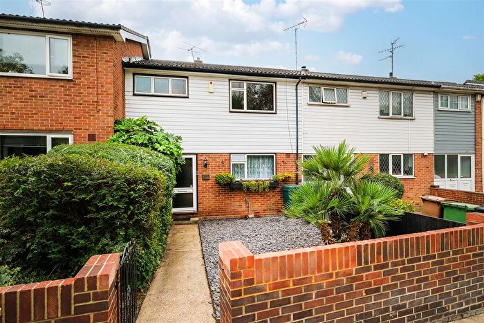 3 Bedroom Terraced House For Sale In Kings Head Hill, North Chingford, E4