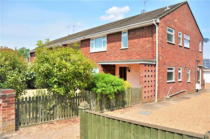 2 Bedroom Apartment To Rent In Lassell Court, Maidenhead, SL6