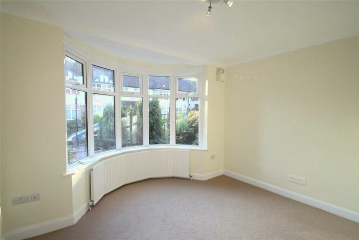 1 Bedroom Apartment To Rent In Warlters Close, Holloway, London, N7