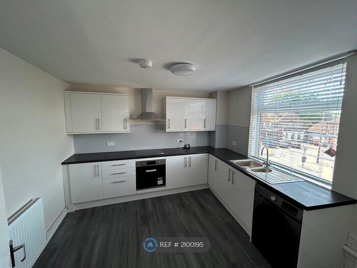 3 Bedroom Maisonette To Rent In Cavendish Road, Emmer Green, Reading, RG4