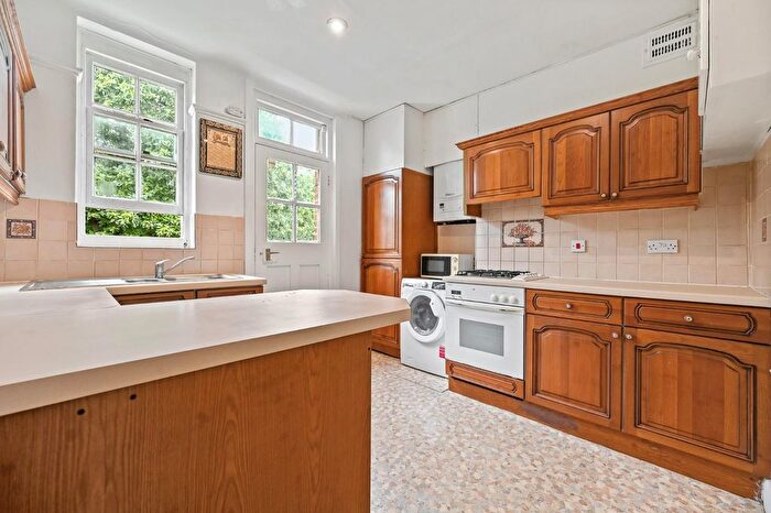 2 Bedroom Flat To Rent In Bromyard Avenue, London, W3