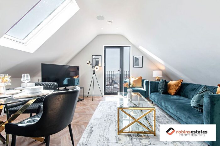 3 Bedroom Flat To Rent In Wellington Square, Nottingham, NG7