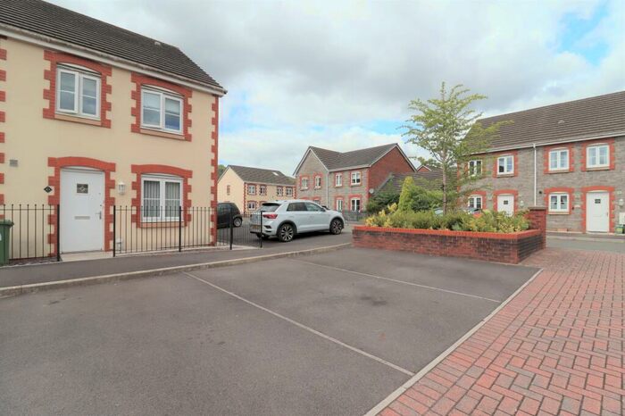 3 Bedroom Semi-Detached House To Rent In Heol Gruffydd, Rhydyfelin, Pontypridd, CF37