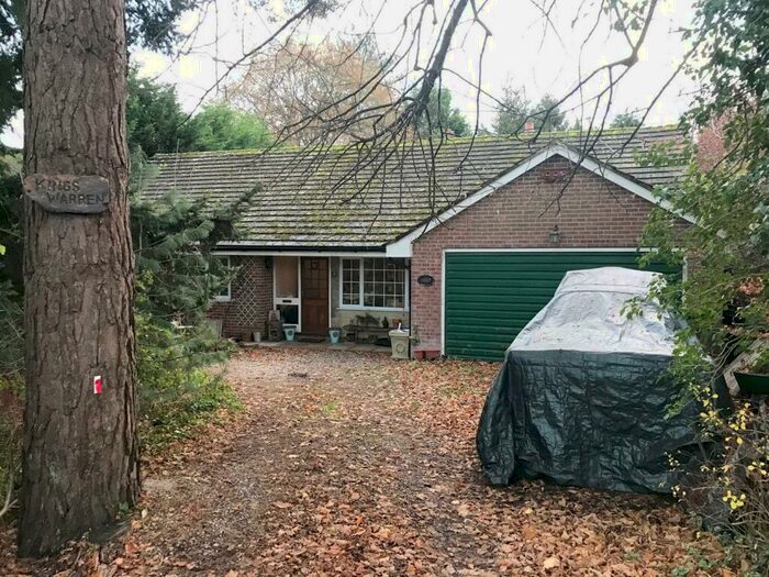 4 Bedroom Bungalow For Sale In Enborne Row, Wash Water, Newbury, RG20