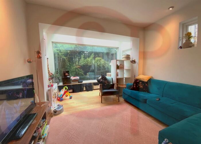 2 Bedroom Flat To Rent In Niton Street, Fulham, SW6