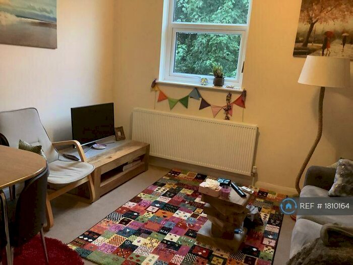 1 Bedroom Flat To Rent In Cossington Road, Westcliff-On-Sea, SS0